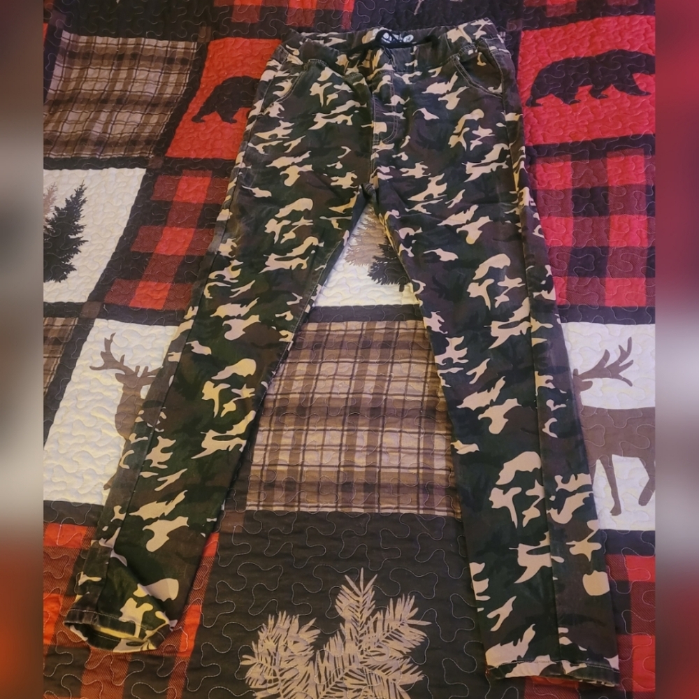 Juniors Pastel Straight Leg Camo Pants 14